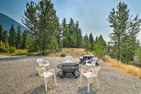 Wilderness Glamping Eureka Tiny Home with Hot Tub!